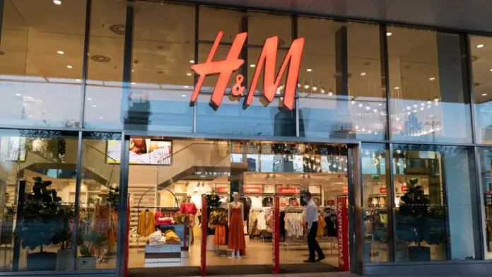 H&M retail associate