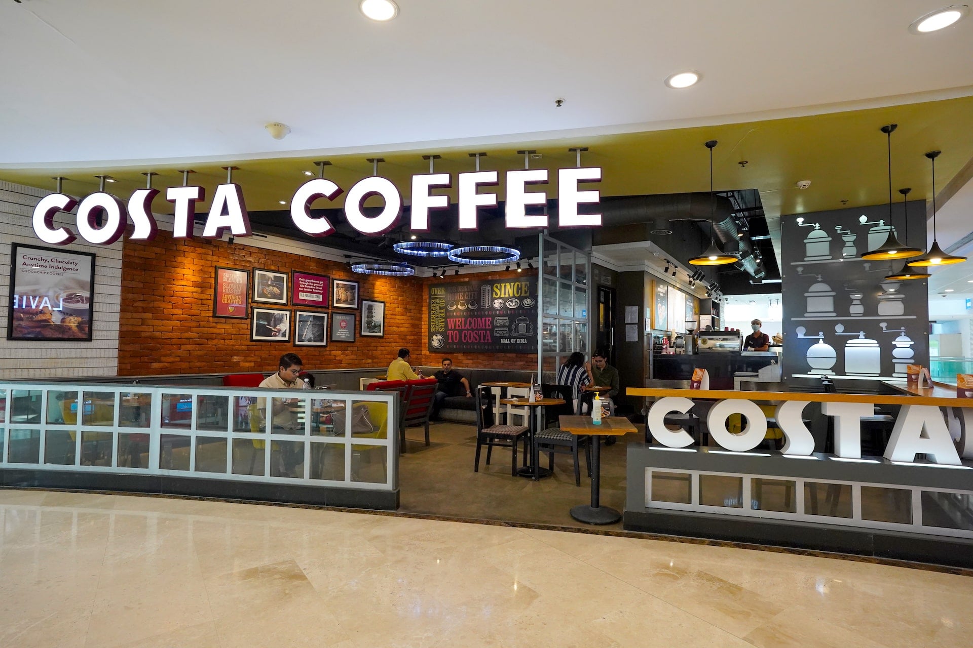 barista at costa coffee